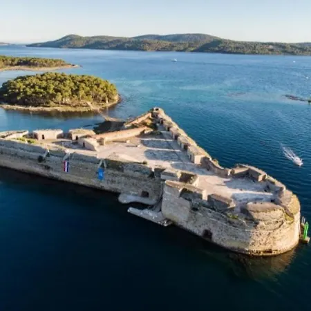 Grubisic - - Parking Included 3* Šibenik