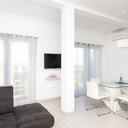 Grubisic - - Parking Included Sibenik