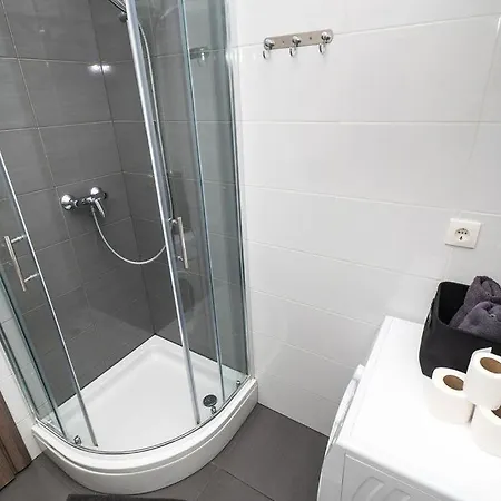 Grubisic - - Parking Included Гостевой дом Шибеник