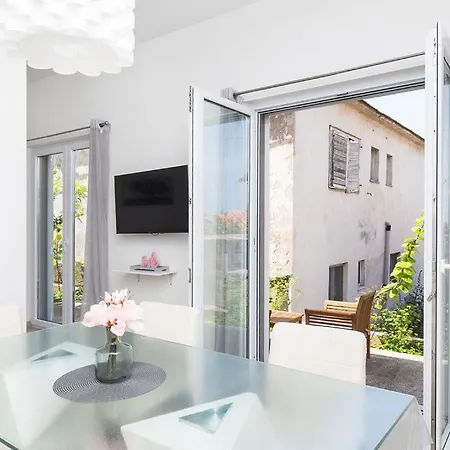 Grubisic - - Parking Included Sibenik