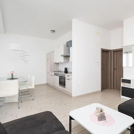 Grubisic - - Parking Included 3*