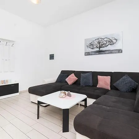 Grubisic - - Parking Included Гостевой дом 3*