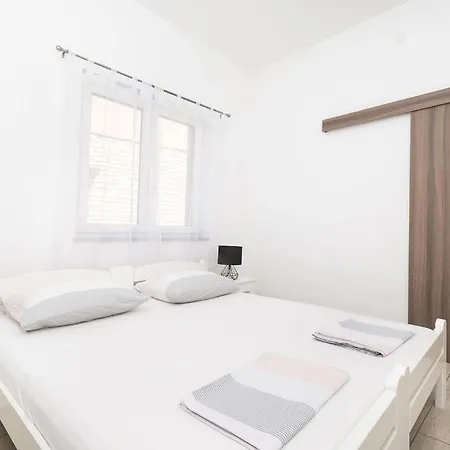 Grubisic - - Parking Included Гостевой дом 3*