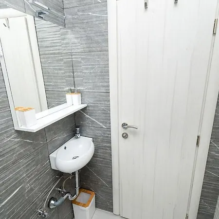 Гостевой дом Grubisic - - Parking Included Шибеник