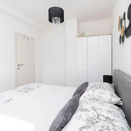 Grubisic - - Parking Included