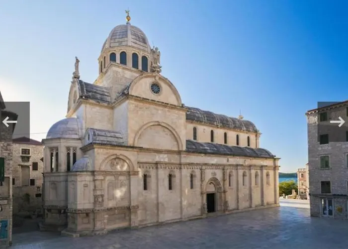 Guest house Grubisic - - Parking Included Sibenik