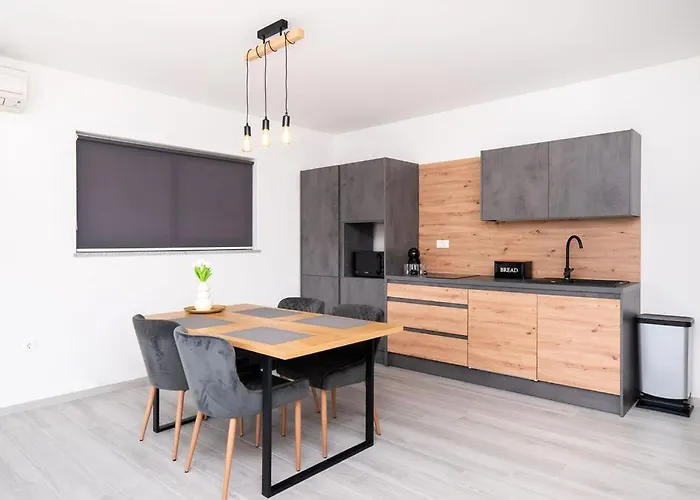 Guest house Grubisic - - Parking Included Sibenik