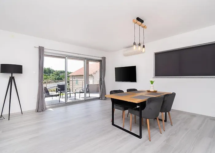 Grubisic - - Parking Included