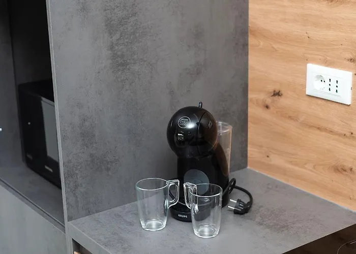 Grubisic - - Parking Included Guest house