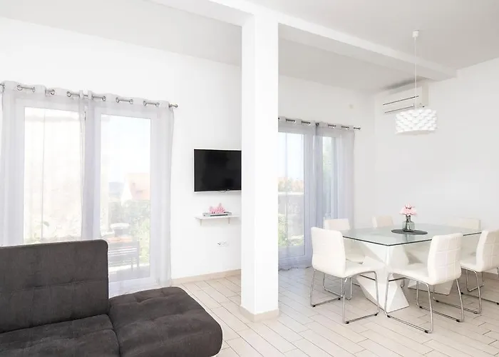 Grubisic - - Parking Included Sibenik