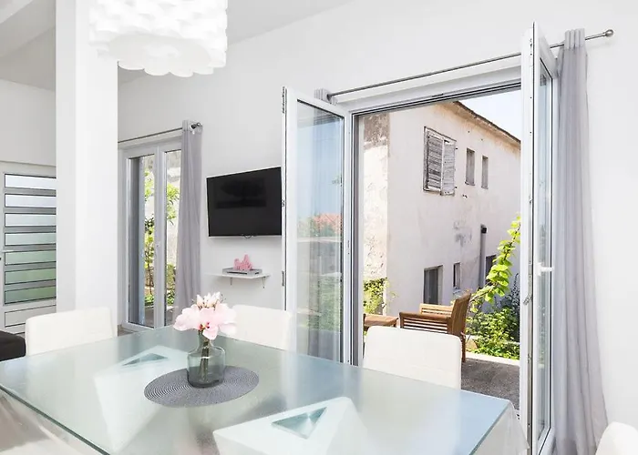 Grubisic - - Parking Included Sibenik