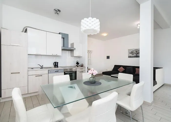 Guest house Grubisic - - Parking Included 3*