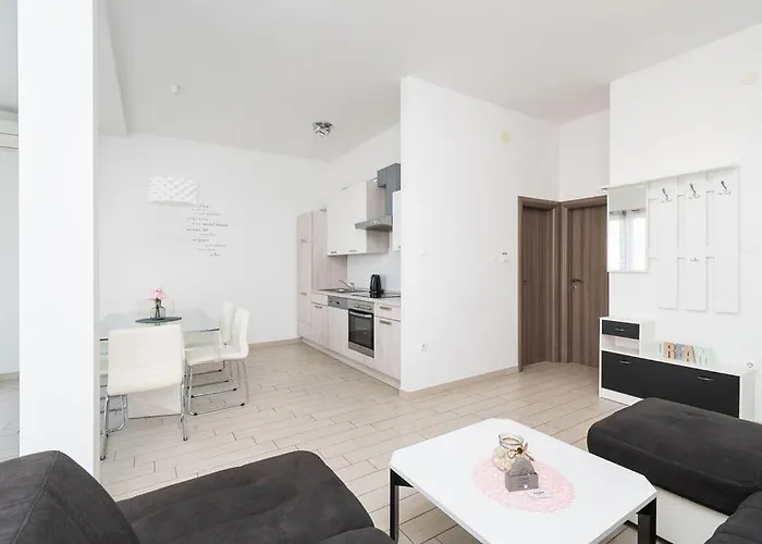 Grubisic - - Parking Included 3*