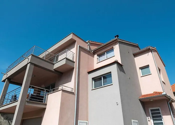 Guest house Grubisic - - Parking Included