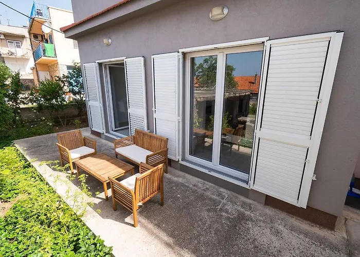 Guest house Grubisic - - Parking Included Sibenik