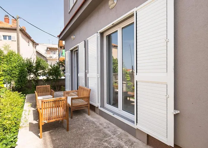 Guest house Grubisic - - Parking Included Sibenik