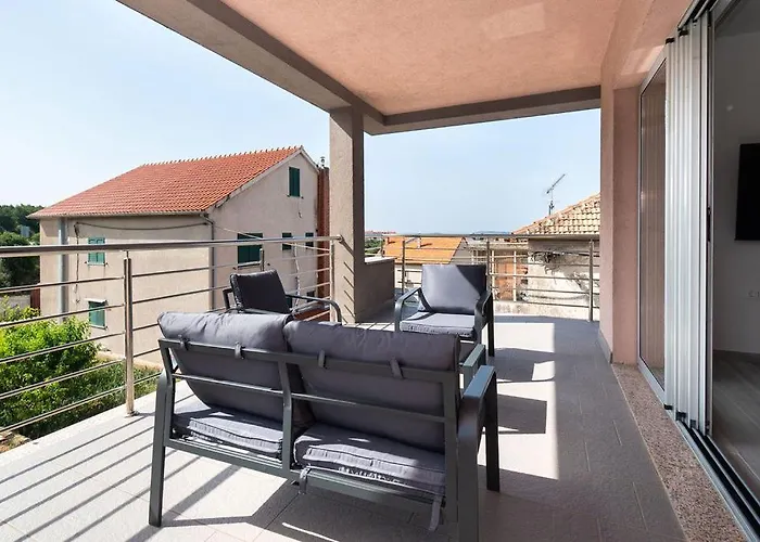 Grubisic - - Parking Included Guest house