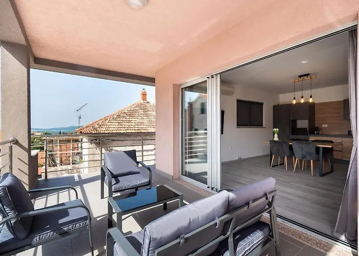 Guest house Grubisic - - Parking Included Sibenik