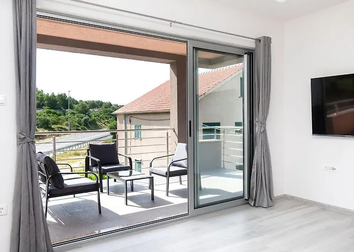 Grubisic - - Parking Included