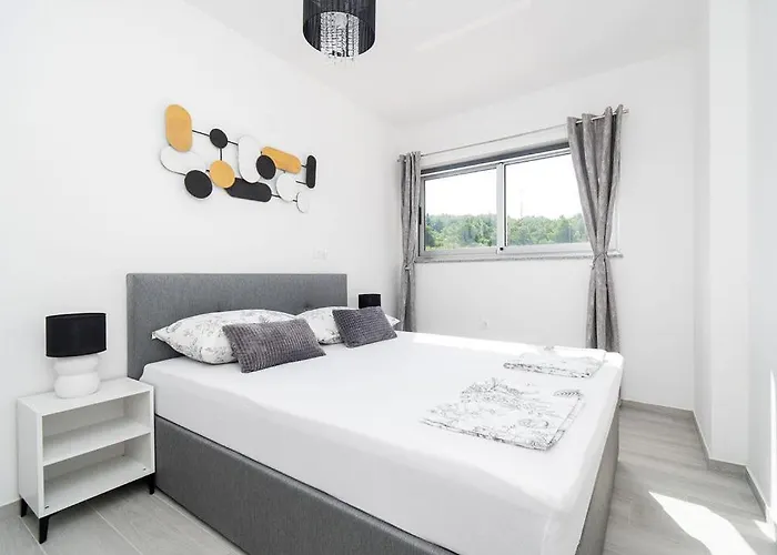 Grubisic - - Parking Included Sibenik